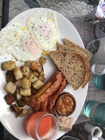 Le Charlotte Cafe Bistro